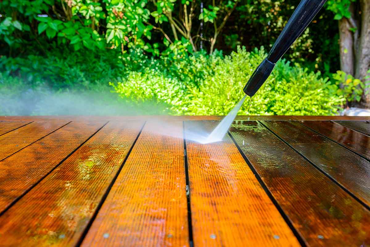 Deck-Cleaning1